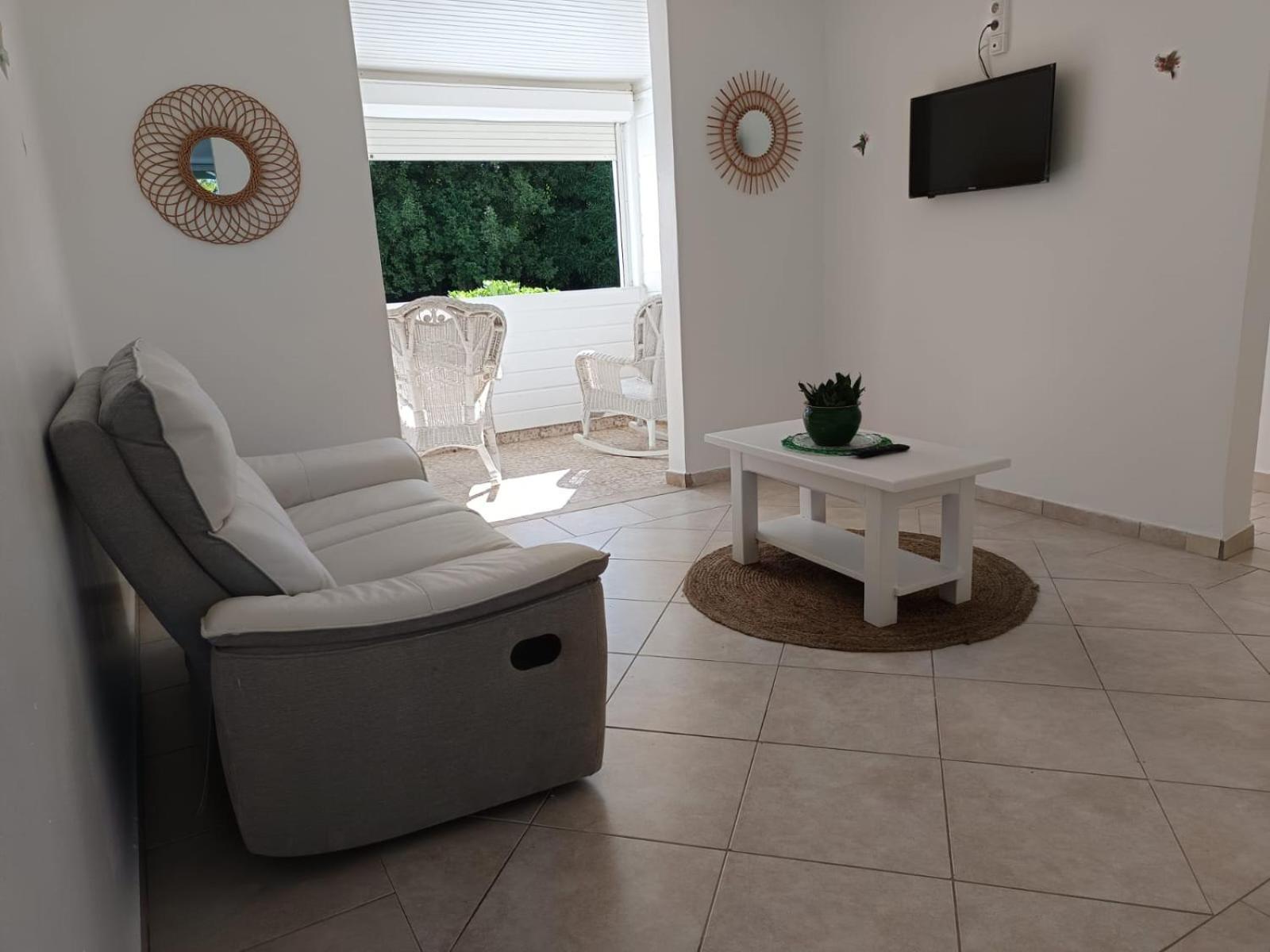 L'Aseta Paradise Grand-Bourg  Экстерьер фото